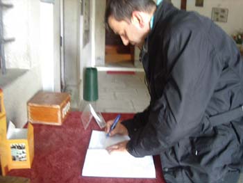 FIRMA UN ASSEGNO